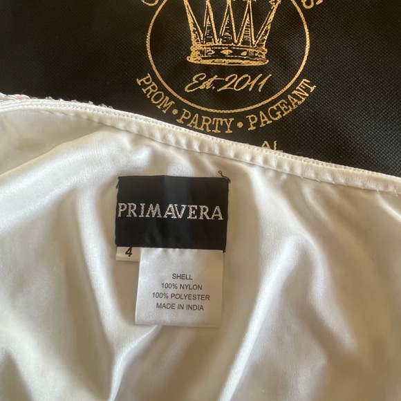 Formal dress , one time use , size 4 . Excellent condition - Picture 6 of 6